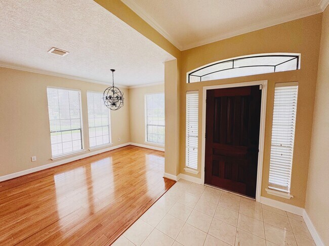 Building Photo - 20402 Sunny Shores Dr