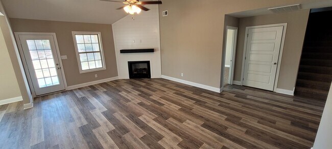Building Photo - 1098 Whitney Dr