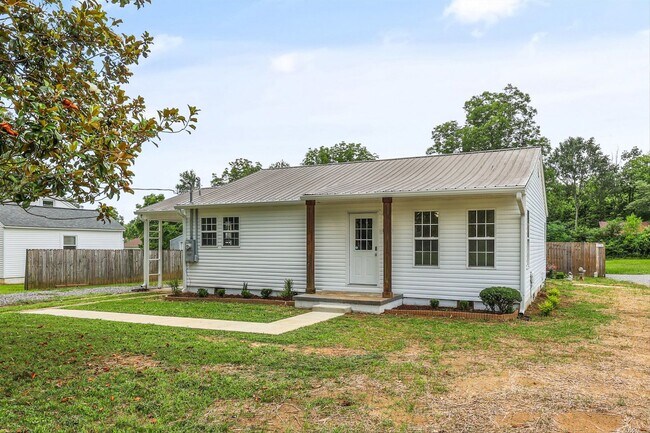 Building Photo - New Hope - fully remodeled gem