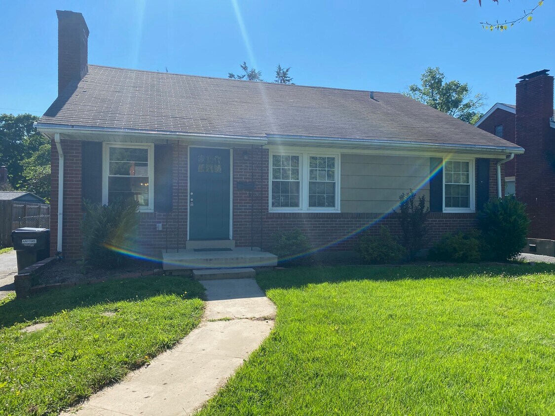 Primary Photo - 213 Marshall Dr