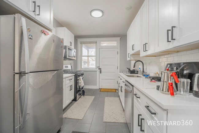 Building Photo - 1410 W Farragut Ave