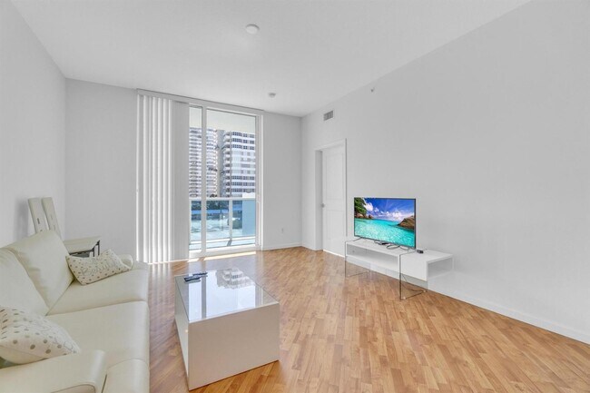 Foto del edificio - 1945 S Ocean Dr