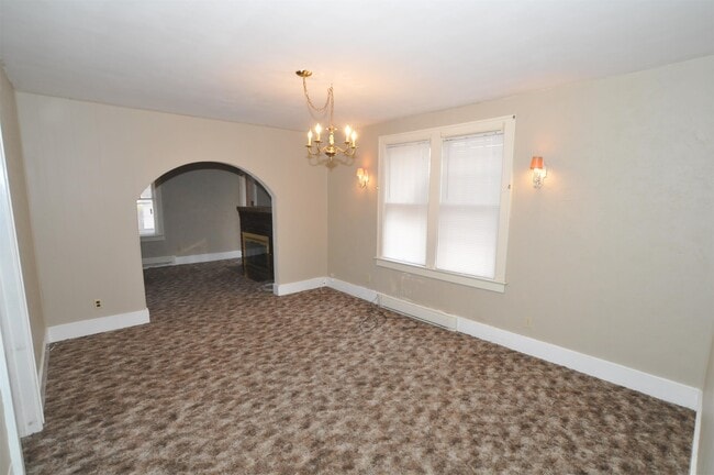 Building Photo - 407 Sanders Ave