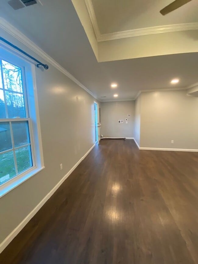 Building Photo - 1 bedroom basement rental