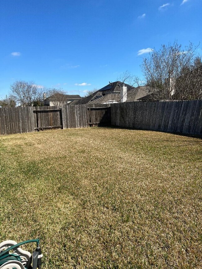 Foto del edificio - 3419 Selene Dr