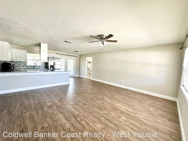 Building Photo - 2 br, 1.5 bath House - 2215 Poinsettia Dr