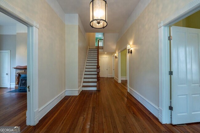 Foto del edificio - 765 Woodland Ave SE