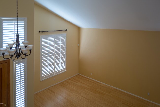 Building Photo - 844 W Azalea Dr