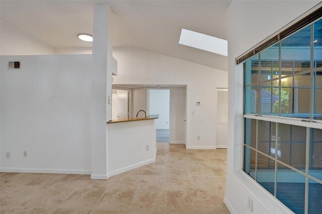 Foto del edificio - 1030 Crystal Way