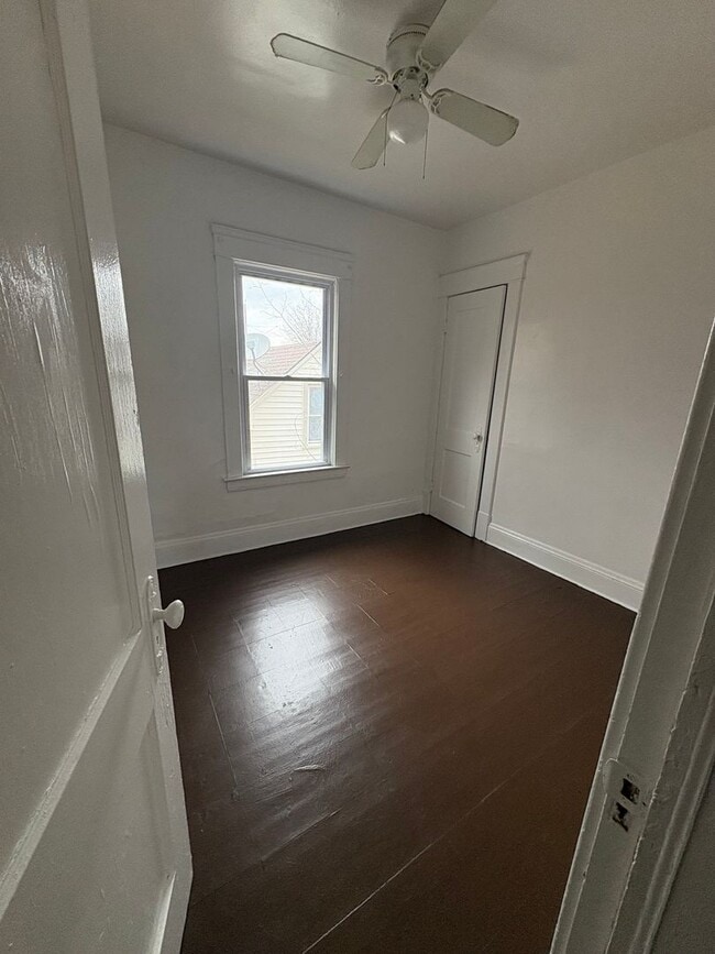 Foto del edificio - 3026 E 123rd St