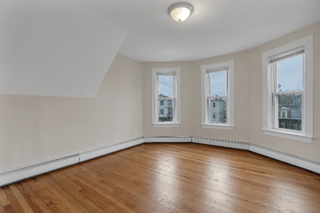 Building Photo - 77 Vinton St
