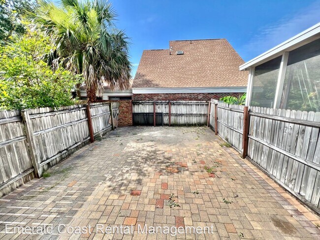 Building Photo - 2 br, 1.5 bath House - 718 Legion Drive