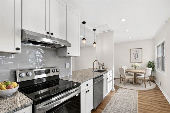 Building Photo - 2918 Highland Dr SE