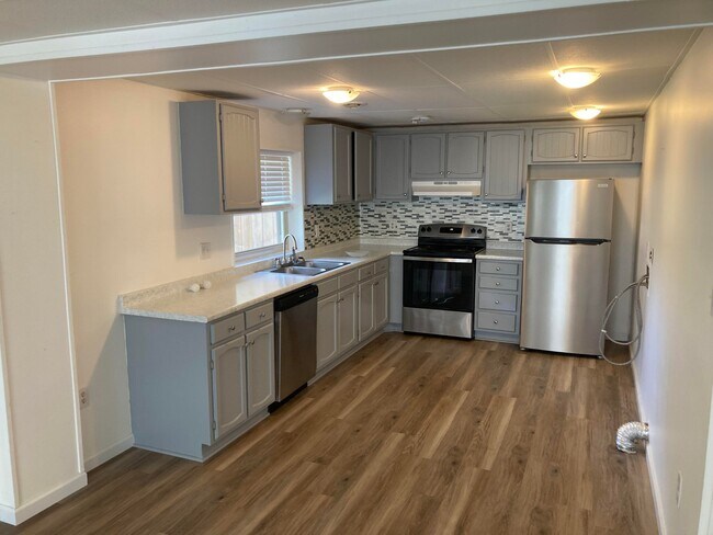 Building Photo - 261 Carlton Ln