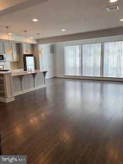 Foto del edificio - 404 Mayer Pl