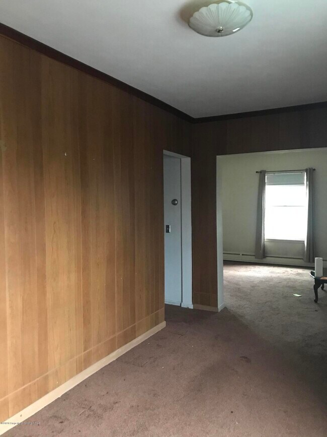 Building Photo - 925 N Webster Ave