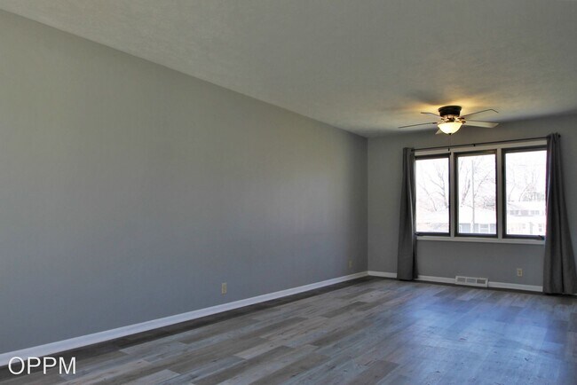 Building Photo - 4 br, 3 bath House - 3742 S 48th Ave