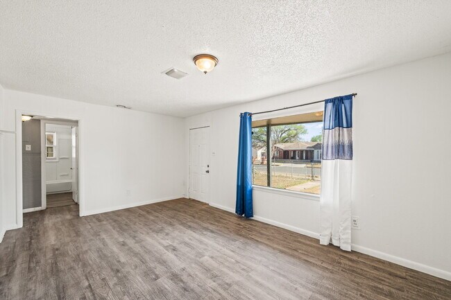 Building Photo - Vintage Home, Minutes from TTU & Medical