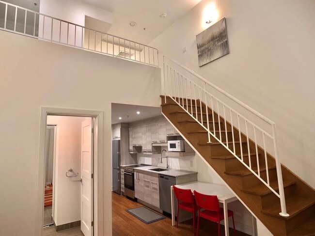 Photo du bâtiment - 1212 Rue Rue Bishop