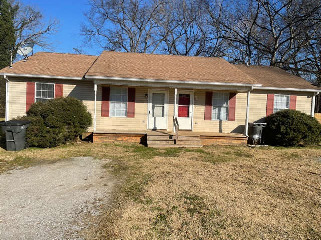Primary Photo - 105 Cloverdale Dr