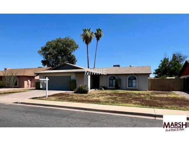 Foto del edificio - Great 3 bedroom home with large back yard ...