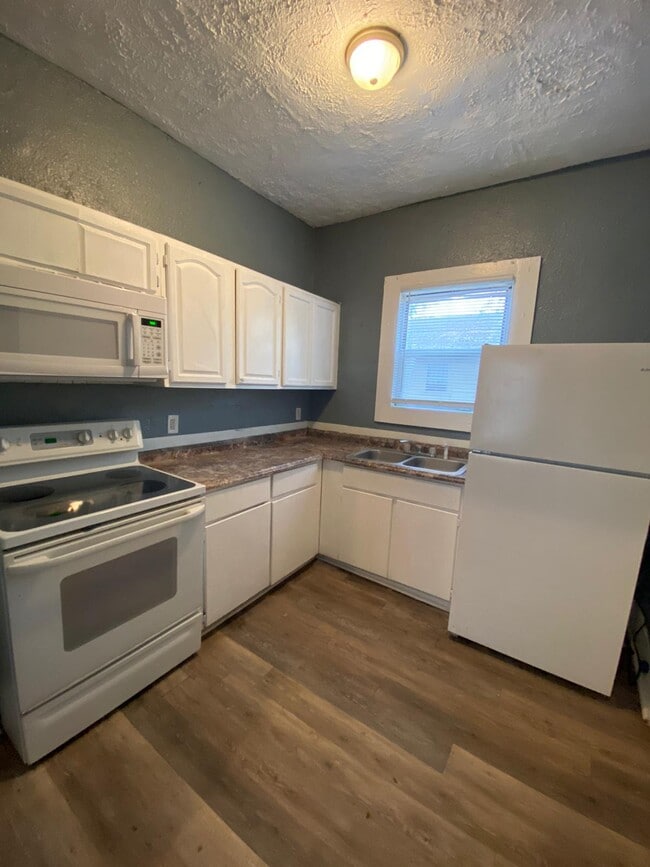 Building Photo - 1653 W 35th St