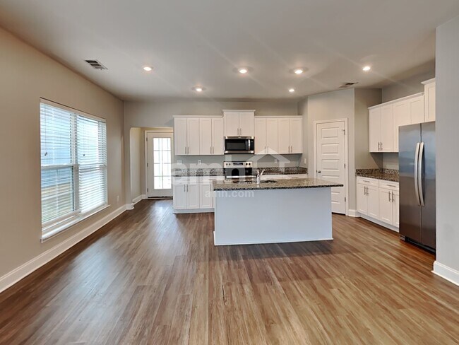 Foto del edificio - 5211 Tupelo St