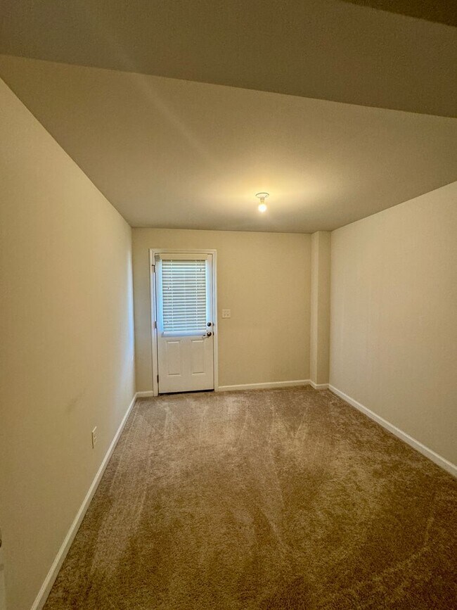 Foto del edificio - 3BR/2.5BA End Unit Townhome