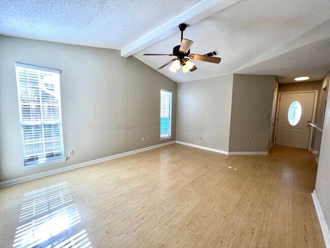 Foto del edificio - Charming home in Blue Pine Village!