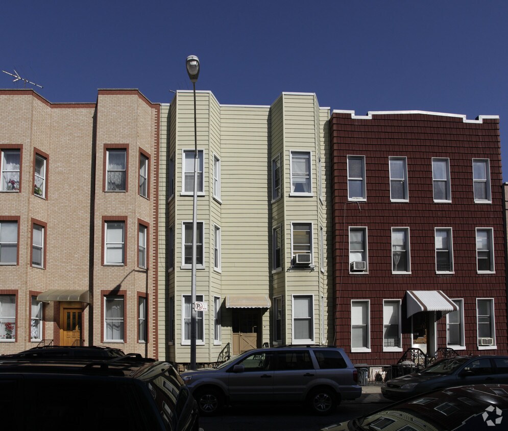 Building Photo - 84 Newell St