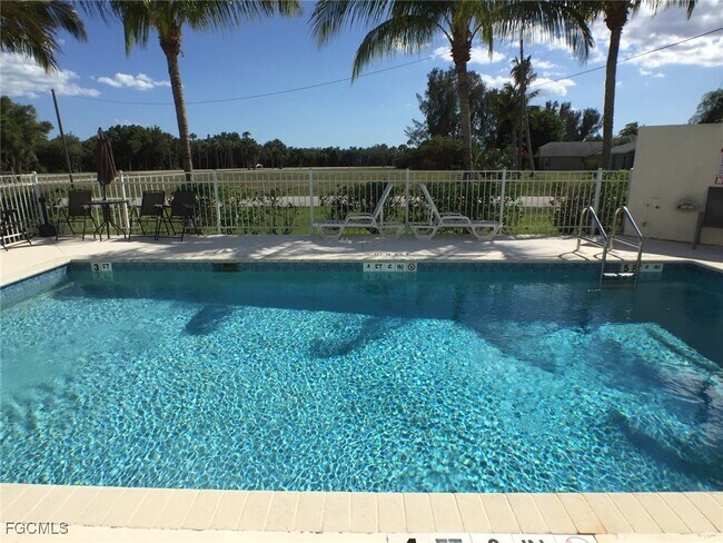 Foto del edificio - 5612 Rose Garden Rd
