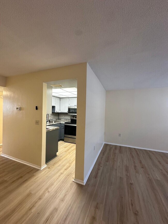 Foto del edificio - 1320 Moreland Dr