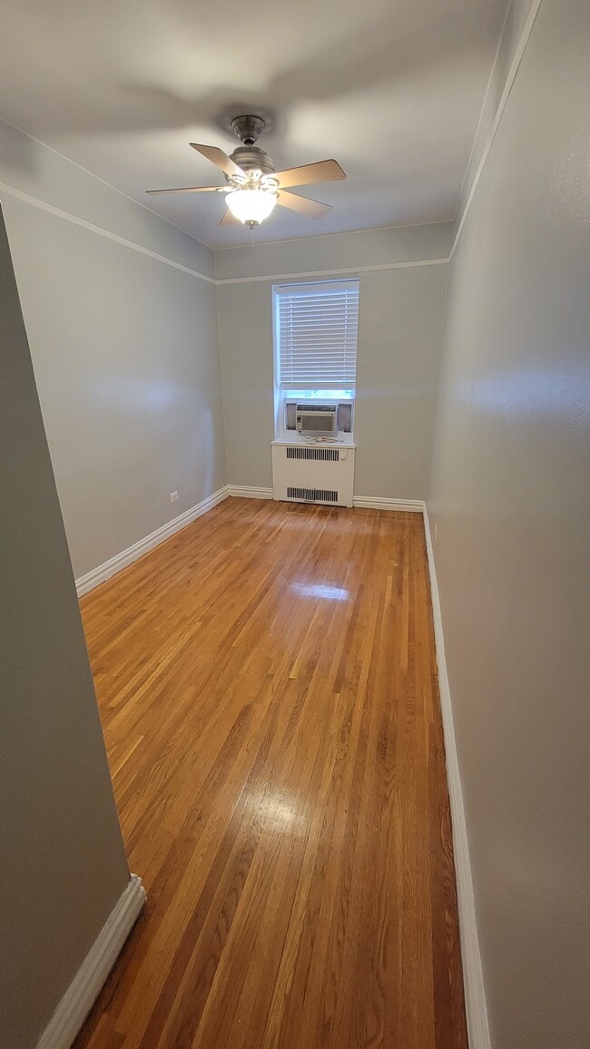 Bedroom - 61-41 Saunders St