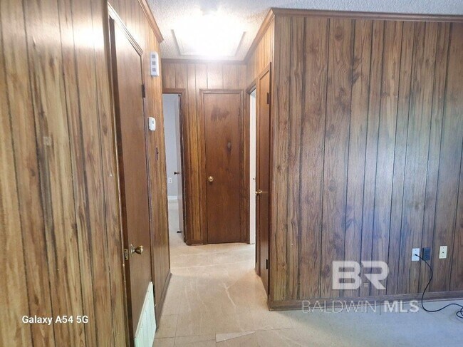 Foto del edificio - 2207 Wolf Ridge Rd