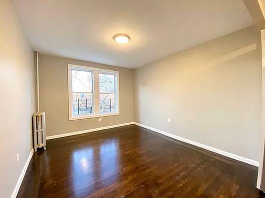 Foto del edificio - 3 bedroom in BRONX NY 10457