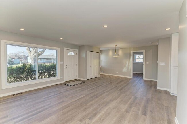 Foto del edificio - 935 Elmwood Ln