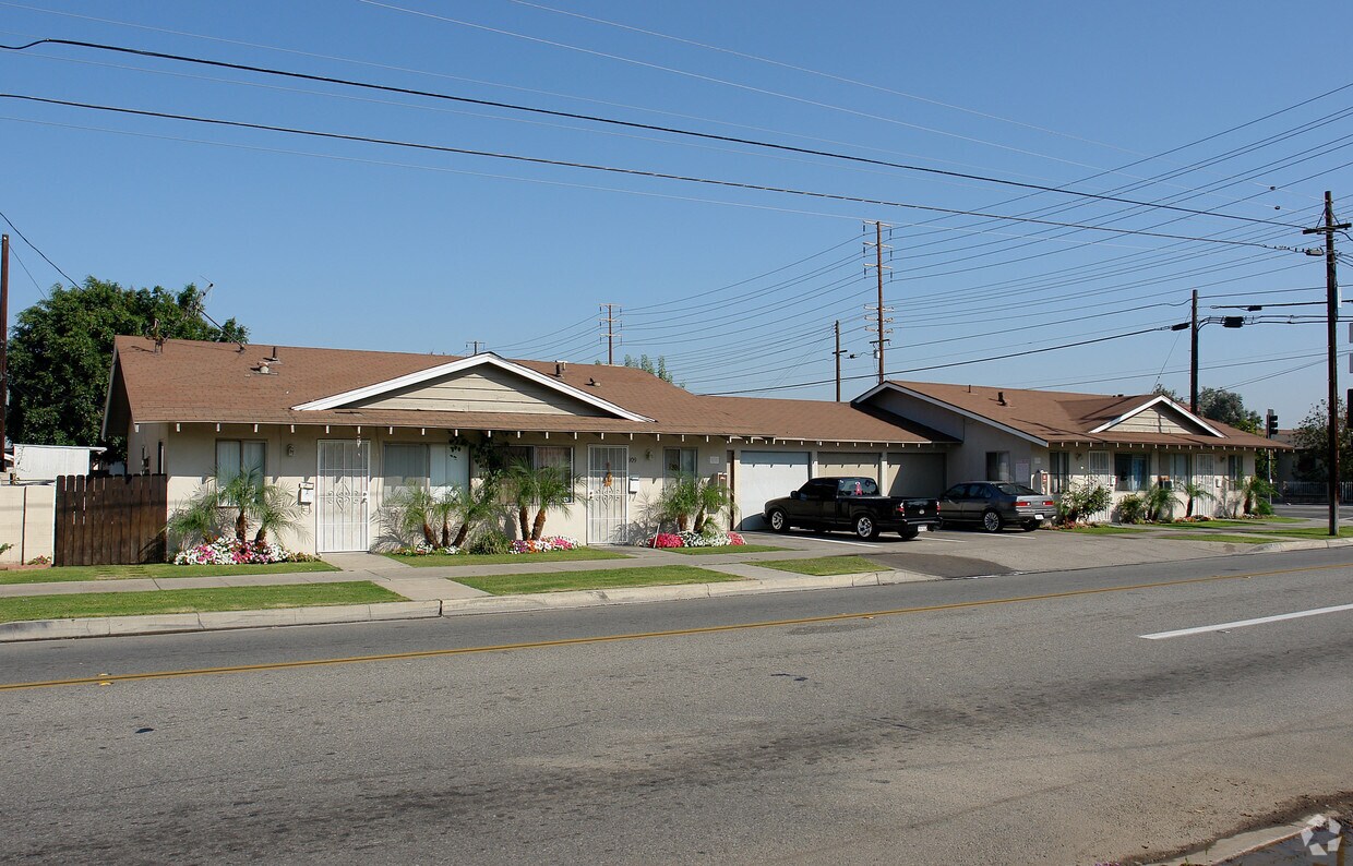 Building Photo - 905-911 W Walnut Ave