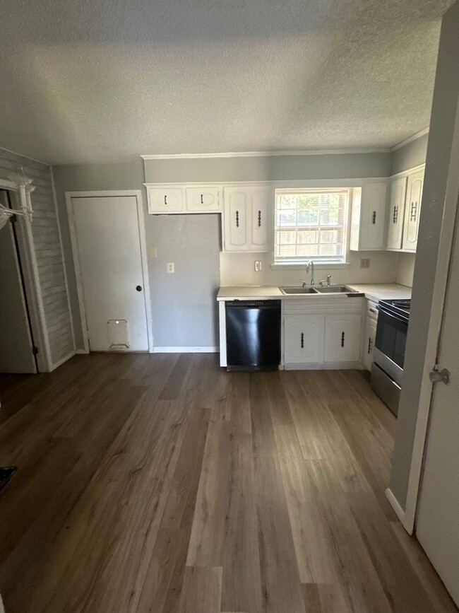 Building Photo - 159 Randall Dr
