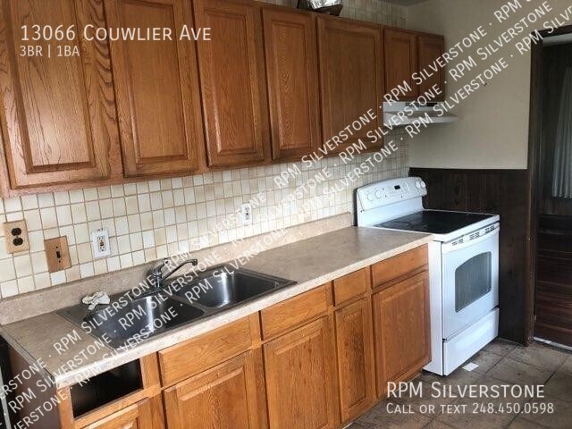 Building Photo - Beautiful 3 Bedroom with 2-Car Garage