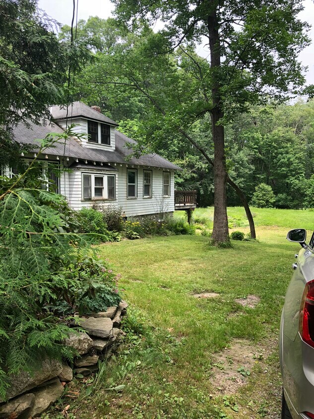 Bungalow in country setting - 14 Rosewood Rd