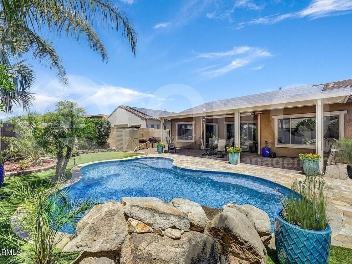 Foto del edificio - 5511 W Molly Ln