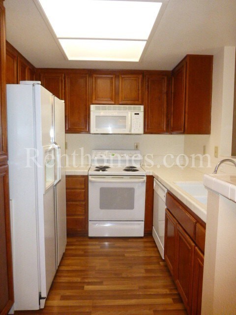 Foto del edificio - 2220 Camino De La Reina