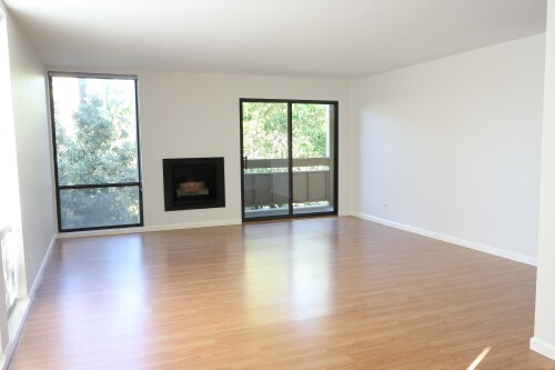 Foto del edificio - 1051 Beach Park Blvd