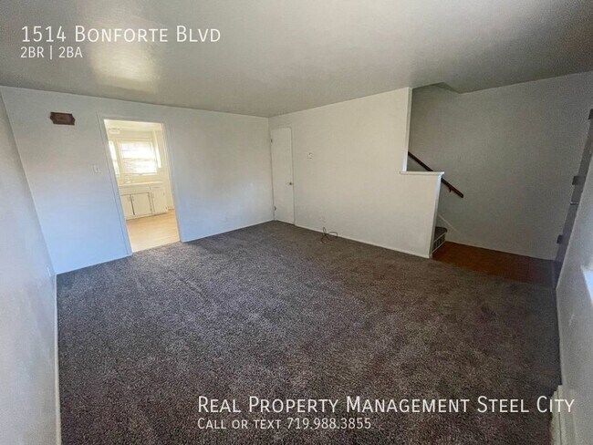 Building Photo - 2 bed 1.5 bath Townhome