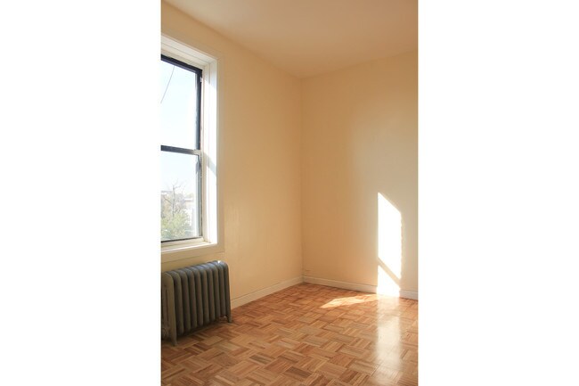 Building Photo - 27 Lloyd St