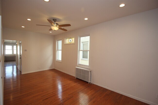 Building Photo - 13 Linden St