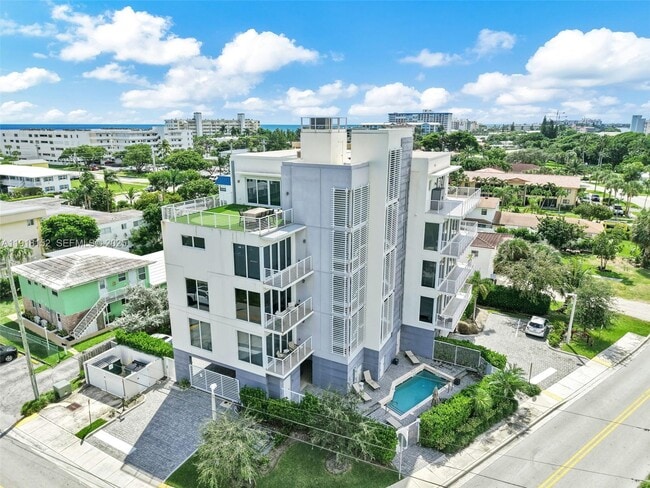 Building Photo - 1900 SE 2nd St