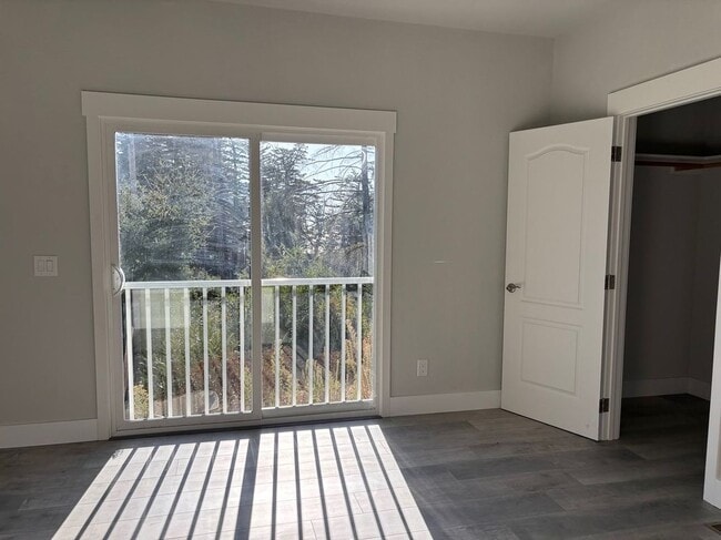 Building Photo - 297 Robles Dr