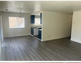 Building Photo - 455 Cherry Ln