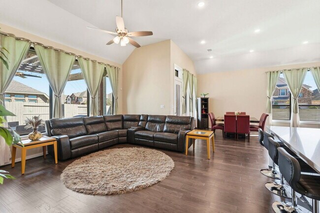 Foto del edificio - 2239 Plum Creek Dr